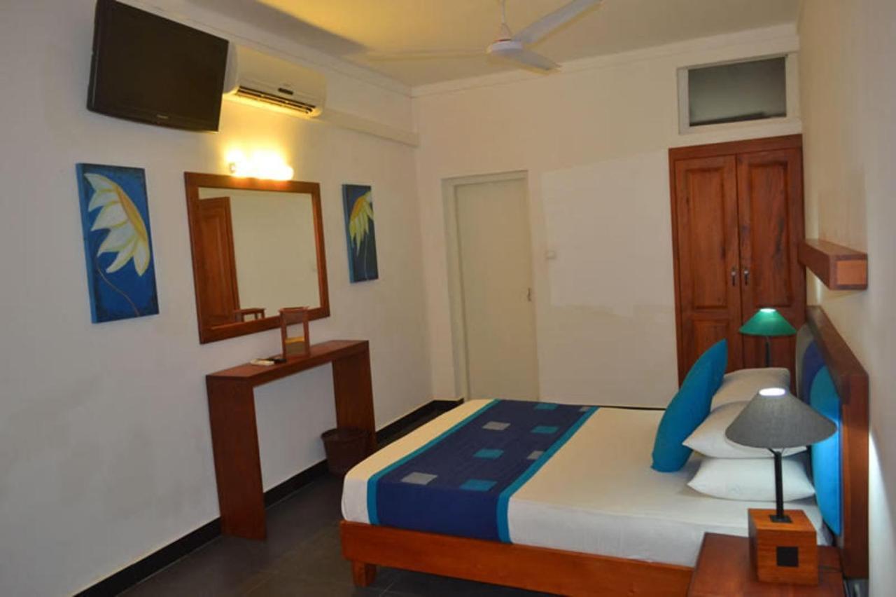 Star Beach Guest House Negombo Exterior photo