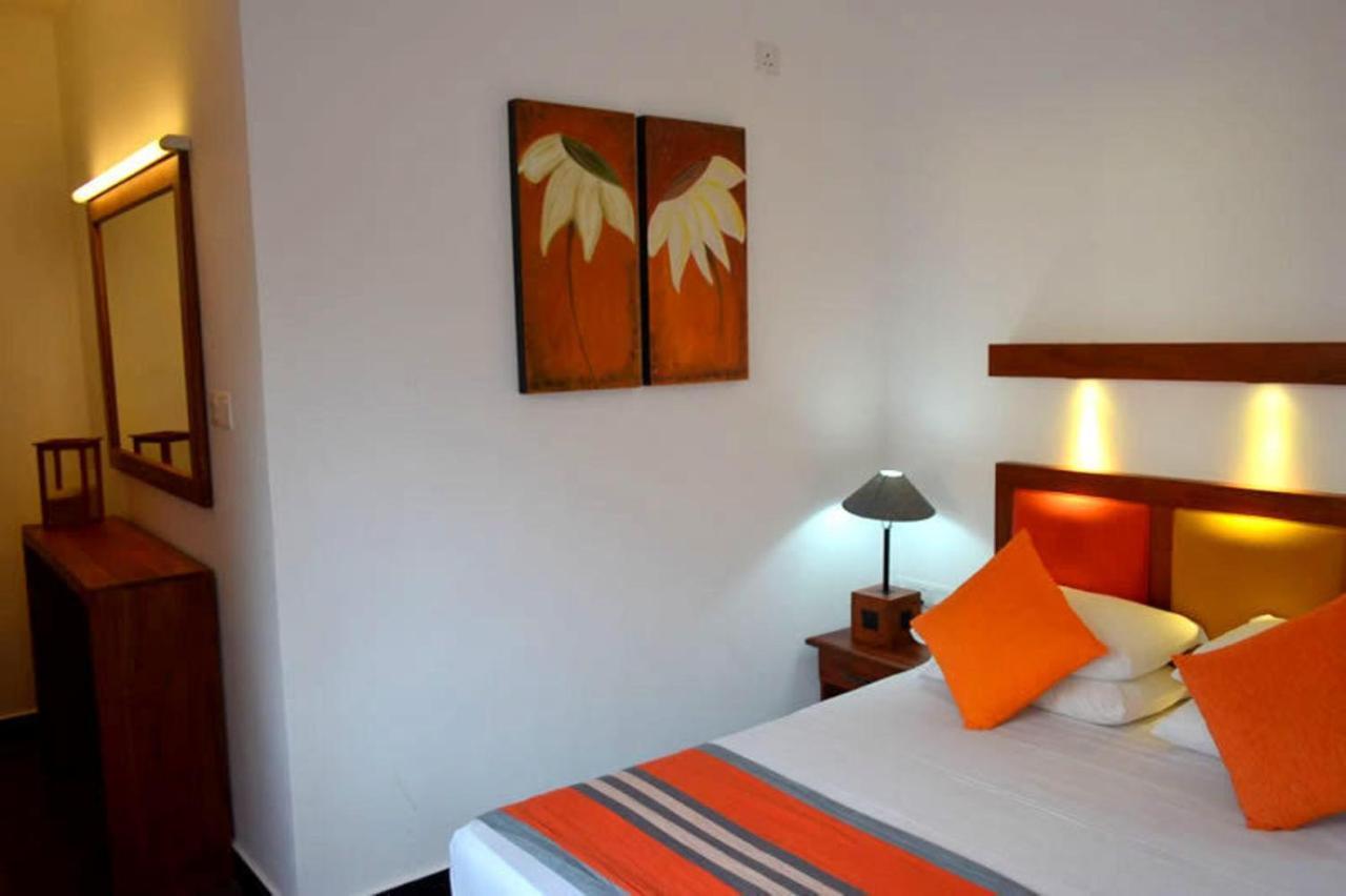 Star Beach Guest House Negombo Exterior photo