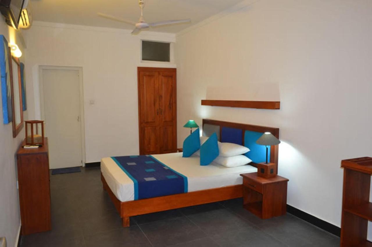 Star Beach Guest House Negombo Exterior photo