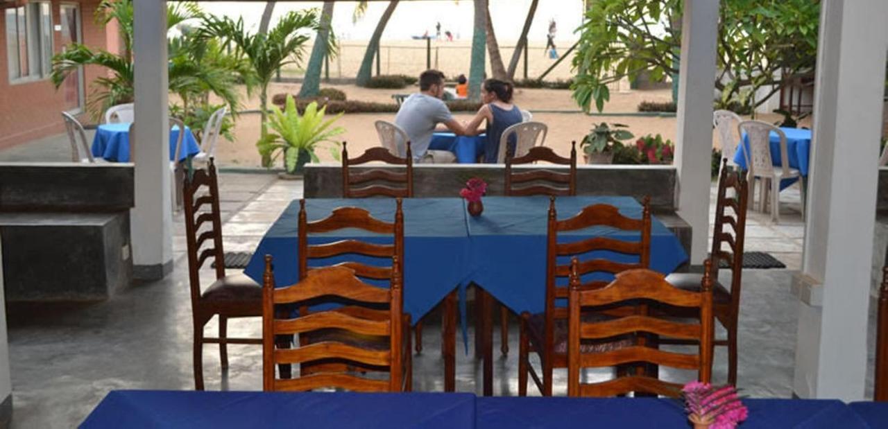 Star Beach Guest House Negombo Exterior photo
